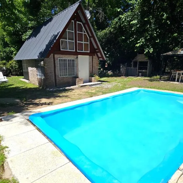 Casa con PILETA al borde del RIO, Hotel in Benavídez