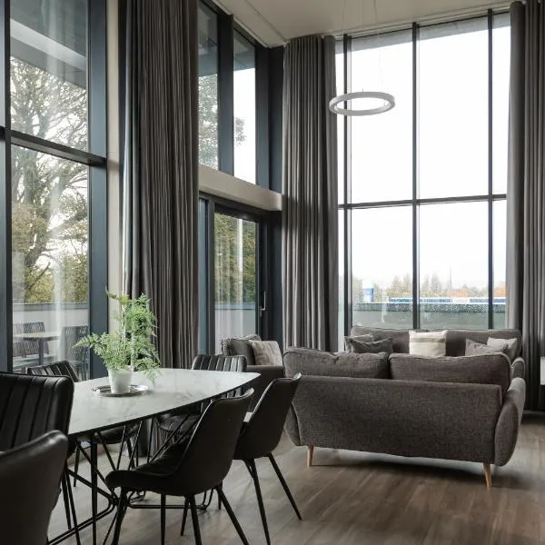 Skyline Serenity: Exquisite 3-Bedroom Ultra-Luxury Penthouse, hotel v destinaci Belfast