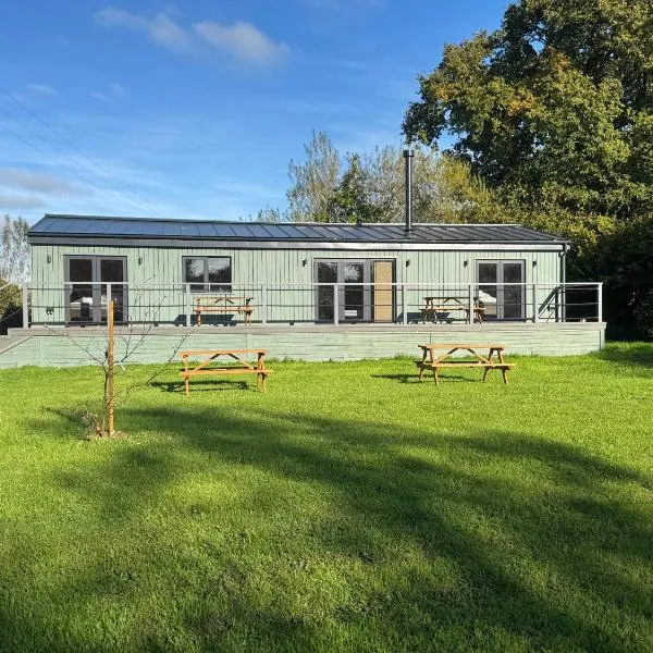 Lake Lodge at Farthings Farm, hotell i Clyst Saint Lawrence