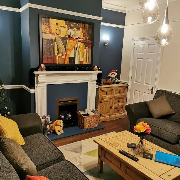 Family Friendly I Pets Welcome I Short Walk to Railway Station I 10min Drive to Safari Park, hotel in Kidderminster