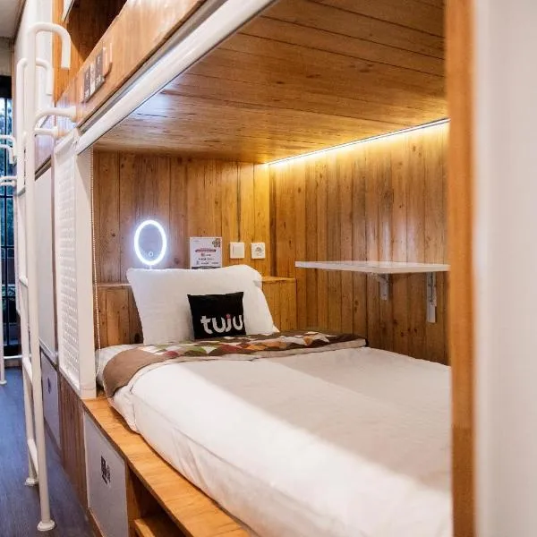 Tuju Arteri Pods, hotel in Jakarta