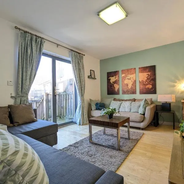 Large 3-Bedrooms House Near Centre Free Parking، فندق في ليفربول