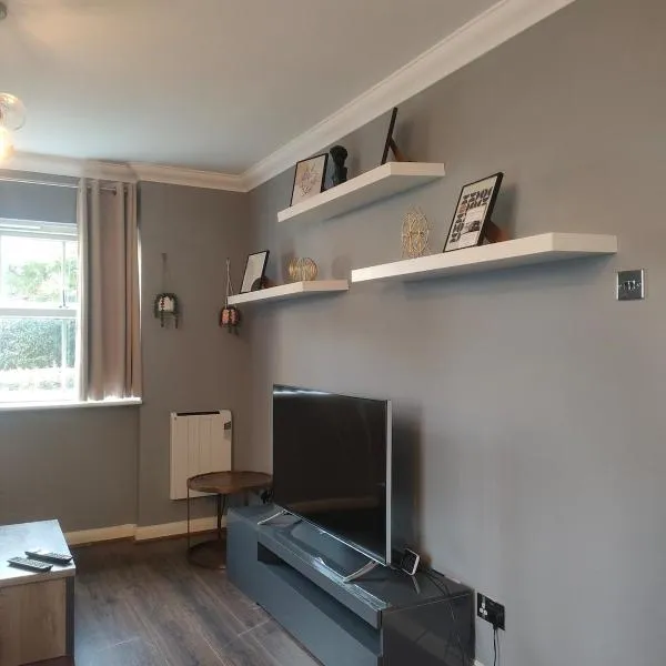 Free Parking 4 Beds Flat 15 min train to Victoria London Bridge St Paul Cathedral, hotel in London