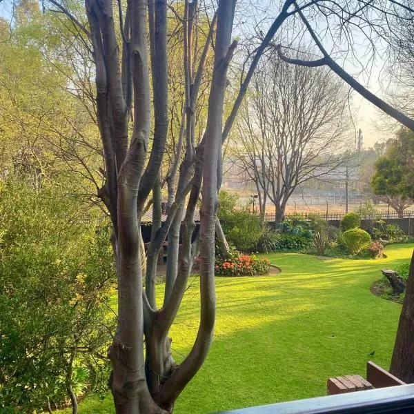 Entire Apartment in Eldoraigne, Centurion, hotel in Eldoraigne