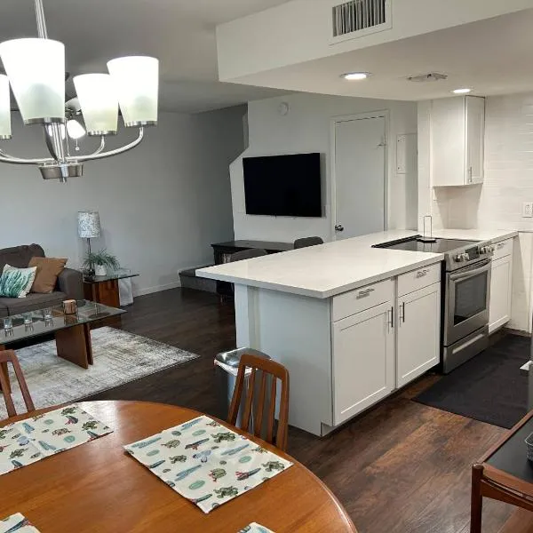 Desert Dwelling Resort Near Papago Park, khách sạn ở Phoenix