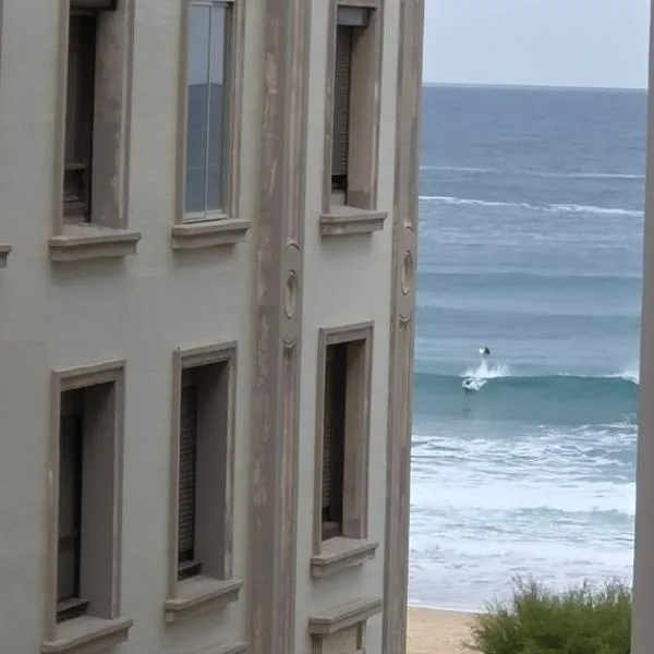 Beach Big Apartment With 3 Rooms Apartment Parking Included, hotel in Donostia-San Sebastián