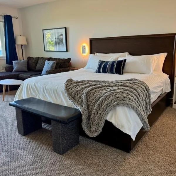 Shorewater Resort Beachfront King Bed Studio, hotel in Qualicum Beach