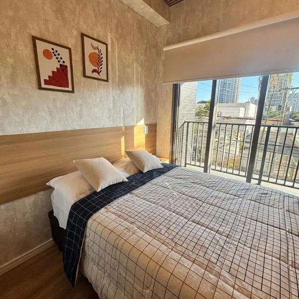 AD330 Ao Pê do Metrô Borba Gato, Hotel in São Paulo