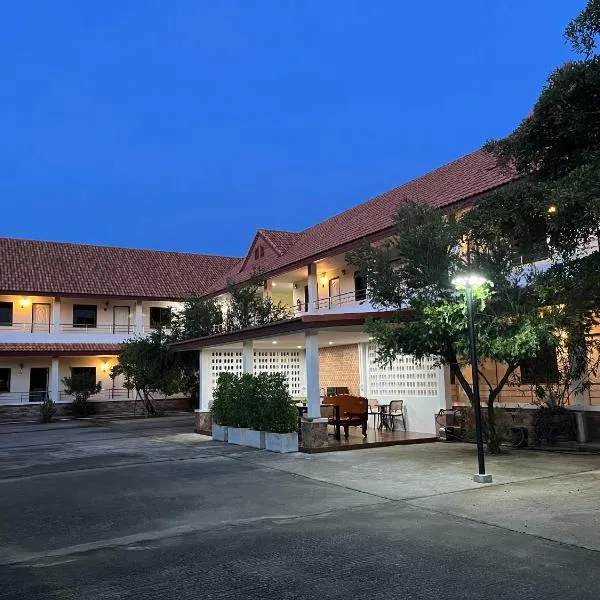 The Terrace Homestay Resort, Hotel in Tak