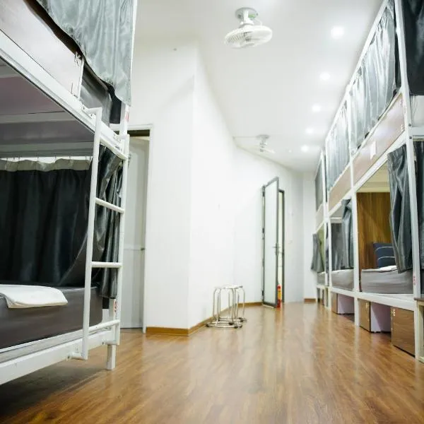 Hanoi Train Street Hostel, hotel v Hanoji