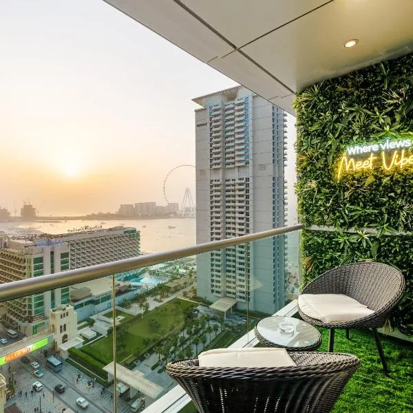 MegaLuxury Beachfront with Panoramic Ain Dubai Views in JBR, Sleep 12, hotel Dubajban