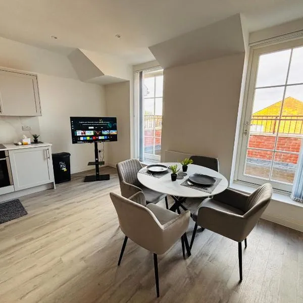 Luxury 1BR Modern Flat in London W7 with Terrace & Private Parking, hotel a Hanwell