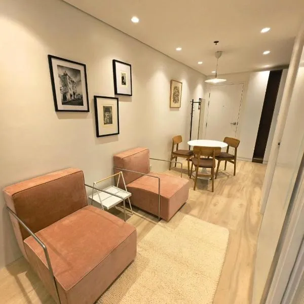 Hygge-ParkWest BGC near Grand Hyatt & Mitsukoshi, hotel v mestu Manila