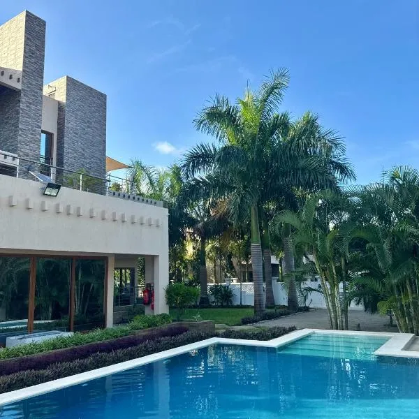 5-Bedroom Luxury Villa with Pool, Near Diani Beach, hotel em Diani Beach
