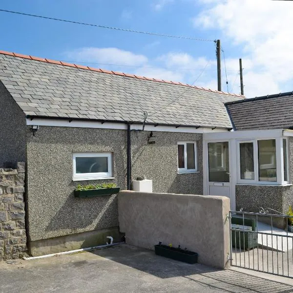 Ty Main Cottage, hotel in Newborough