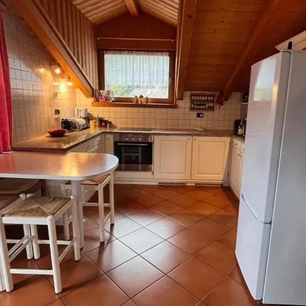 Lauton Dolomiti Relax Apartment - mit Jacuzzi-Badewanne, hotel di Ziano di Fiemme