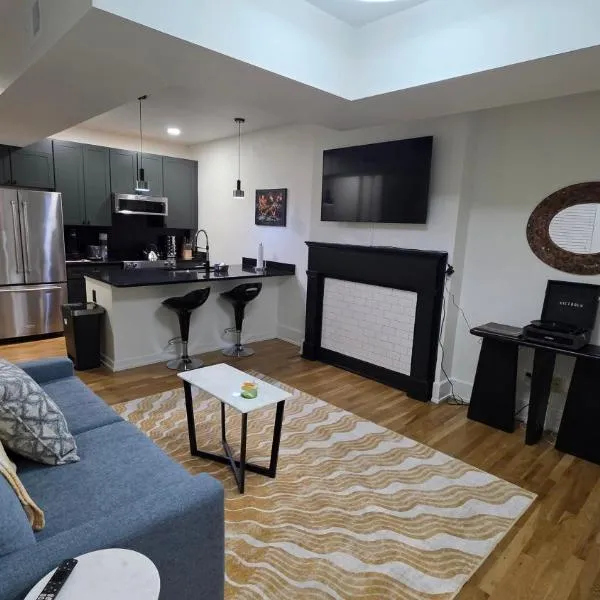 Quiet cheerful condo in the heart of OTR!, hotel din Cincinnati