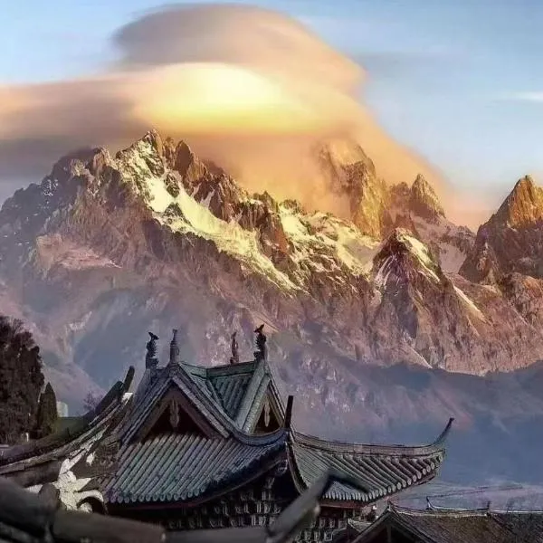 Golden Dragon's Mountain Glow Inn, hotel in Lijiang