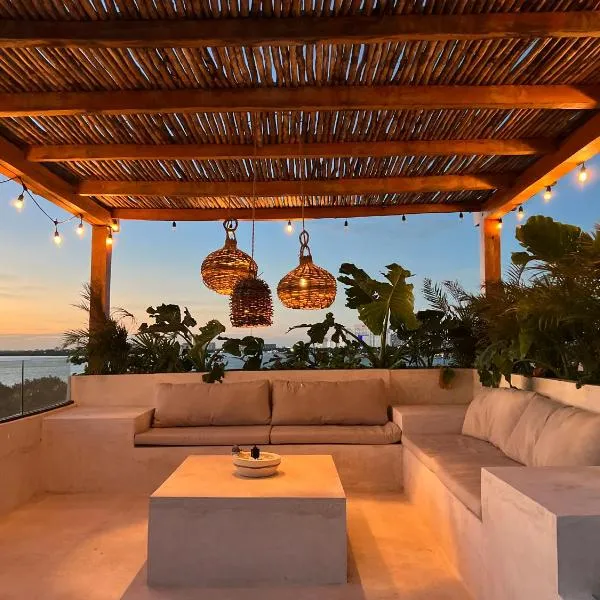 Exclusive apt with private rooftop & amazing views, Hotel in Cancún