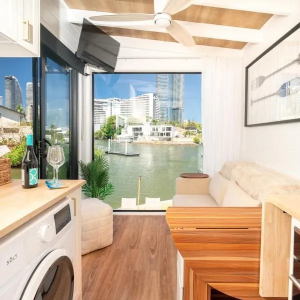 Tiny Home in the heart of Broadbeach-River Views!, hotel a Gold Coast