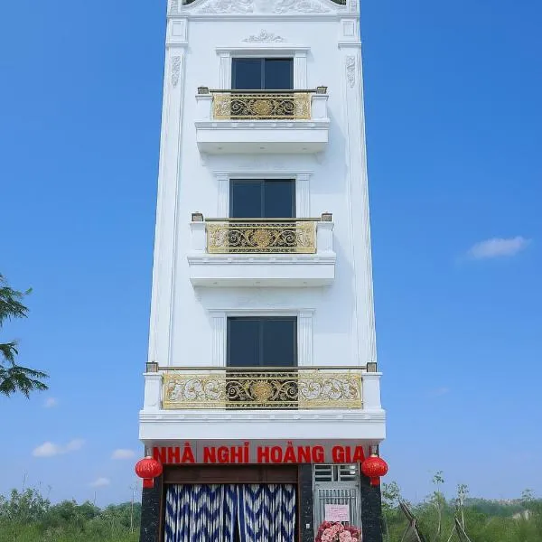 Hoàng Gia Hotel Royal، فندق في Kim Bảng