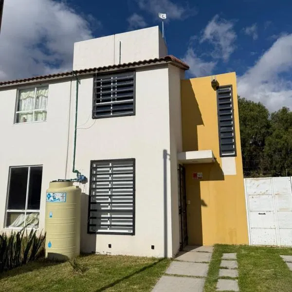 Cozy House with Private Garden in Pachuca, hotel en Pachuca de Soto