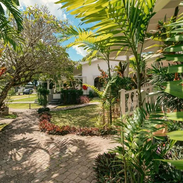 Beau Vallon Bungalows: Beau Vallon şehrinde bir otel
