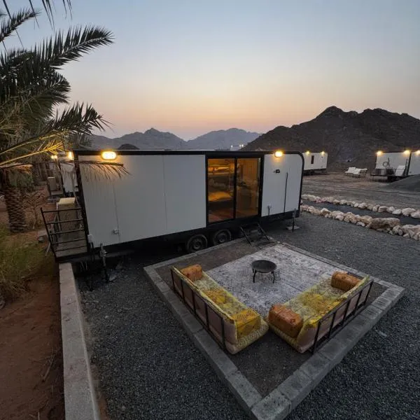 The Out, hotel in Sinādil