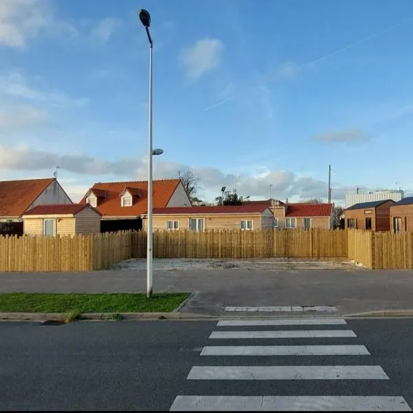 BERCK-PLAGE - Résidence avec parking privé - 4 Tiny House de 2 à 18 personnes, hotel in Berck-sur-Mer
