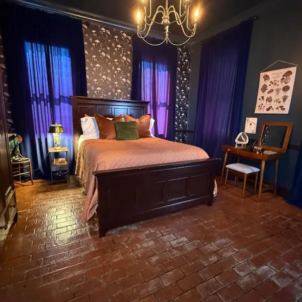 The 1883 Peabody House Bed & Breakfast, Hotel in Eureka Springs