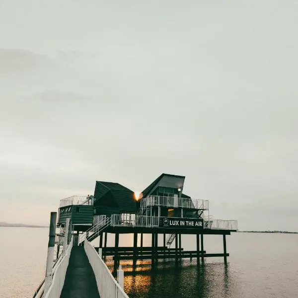 LUX IN THE AIR - An Elevated Experience on the Vaal Dam, хотел в Deneysville