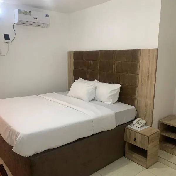 Rosecourt Hotel & Suites, hotel em Enugu