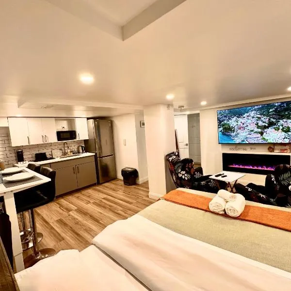 Pvt Studio Near Waterloo Airport & Minutes to Downtown Basement unit, hotel v destinaci Kitchener