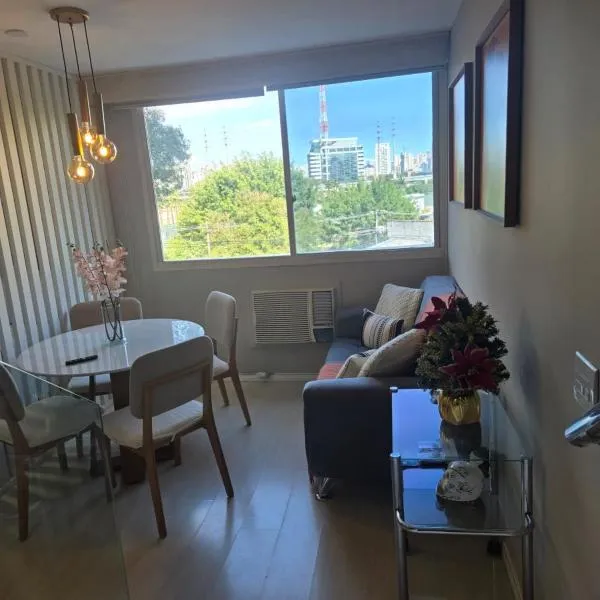 Flat Triplex - Conforto a poucos metros da Berrini e Shopping, hotel in Sao Paulo