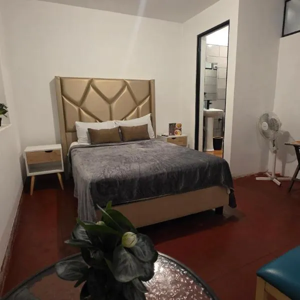 Jorge Chavez Lima Airport Hostel - FREE AIRPORT PICK UP, hotel a Lima