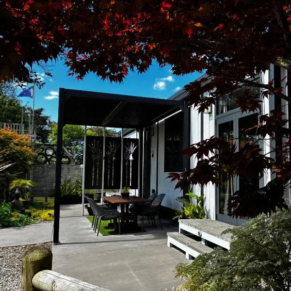 Luxury Farm Escape Tiny Home New Plymouth-Egmont Village, hotel v destinaci Egmont Village