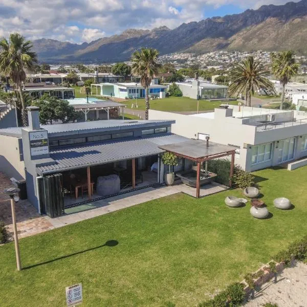 Driftwood beach house, hotel in Cape Town