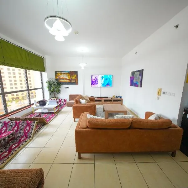 Happyland JBR Dubai Hostel, Hotel in Dubai