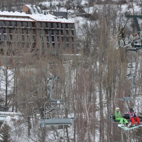 Evenia Monte Alba، فندق في سيرلير