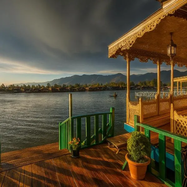 Floating Luxury Group Of Houseboats, khách sạn ở Srinagar