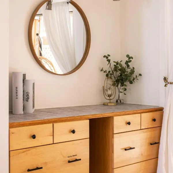 Waikiki Escape King Bed Pool Walk to Beach, hotel sa Honolulu