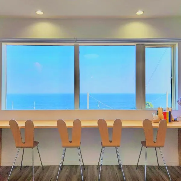 「淡路島一棟貸宿　野うさぎ 」高台から海を望む貸別荘！2023年新築離れの素泊まり, hotel in Noda