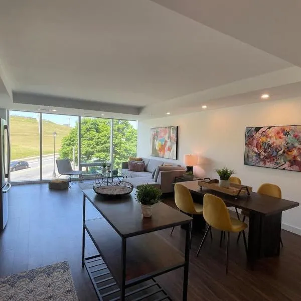 Bright 1 BR with Lots of Sunlight & 6 Appliances,位于哈利法克斯的酒店