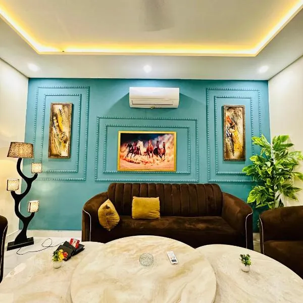 Soundproof 2 Bed apartment in Lahore Zameen Opal, hotel em Lahore