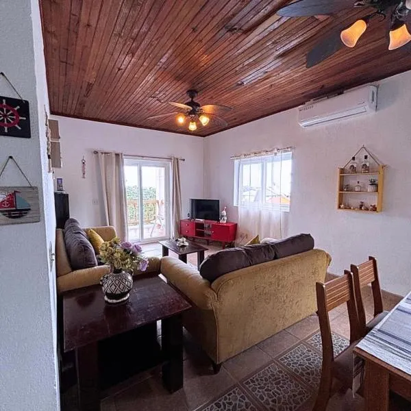 Sunset Views Apartment, West End, hotel in West End