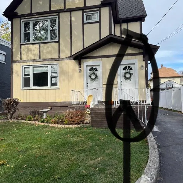 Ridgefield Park में, होटल BedRoom with half bathroom