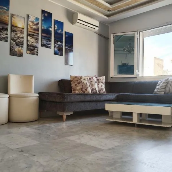 Beautiful appartment with a glorious sea view, hotel v destinaci Monastir