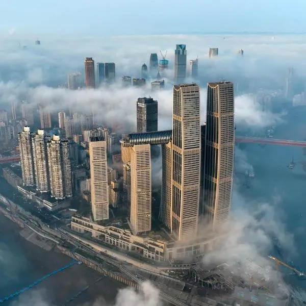 Chongqing MC Maiyue High-Altitude River View Hotel,50m to 2 Rails-Top-Floor 44th-49th Riverfront Rooms,Panoramic Views Day And Night, отель в Чунцине