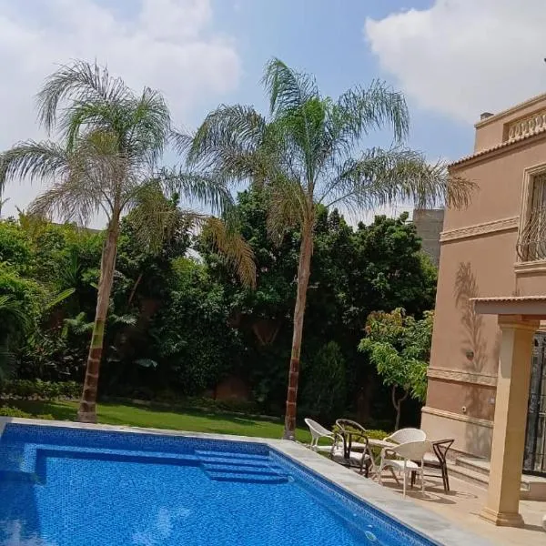 Royal Mansion with private pool in sheikh zayed Compound families, hotel v destinaci Sheikh Zayed