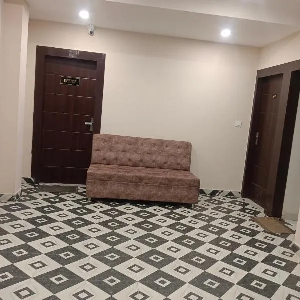 hotel la casa, hotel in Jāmb